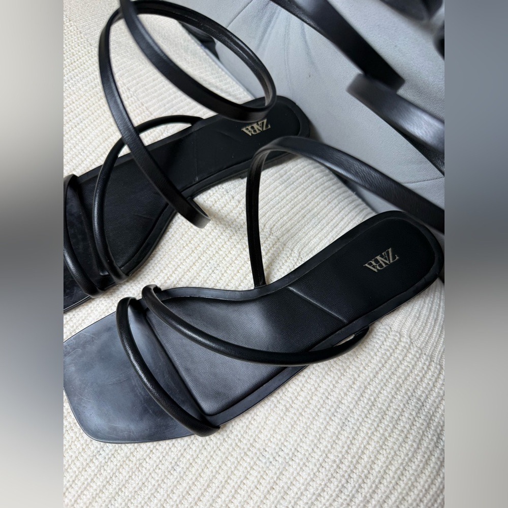 . Zara Black Spiral Flat Sandals.‎ Size 9. - Picture 3 of 4